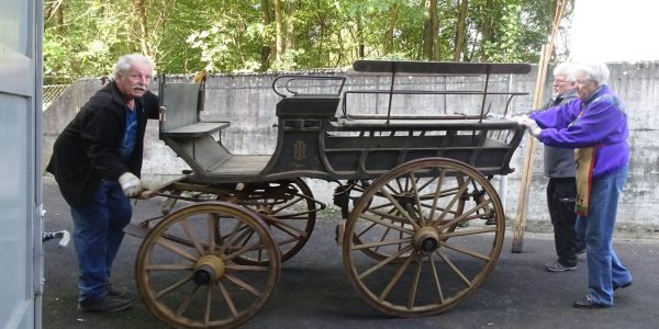 Das «Breggli» wird zum Fotografieren aus dem Depot gefahren und wieder ist ein Datensatz vervollständigt.